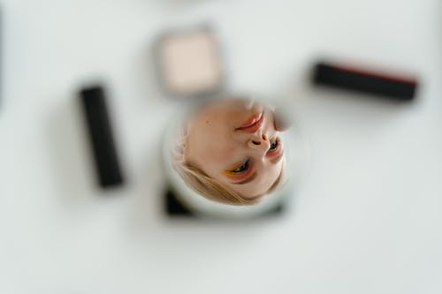 有关反射, 女人, 眼影的免费素材图片
