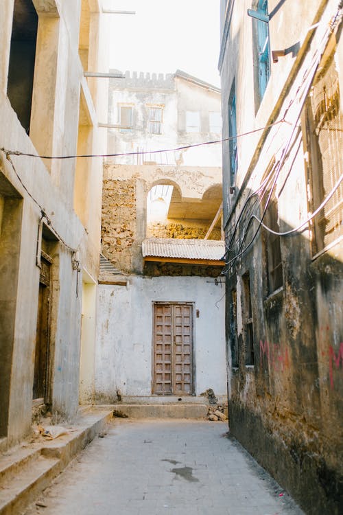 有关不均匀的, 人行道, 公共的免费素材图片