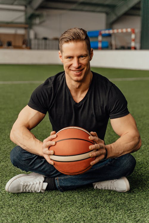 有关人, 坐, 垂直拍摄的免费素材图片