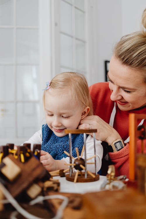 有关坐, 垂直拍摄, 大腿的免费素材图片