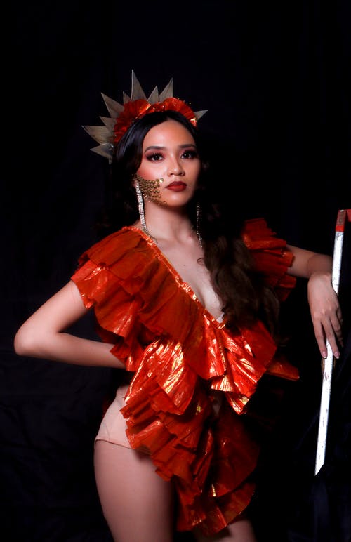 有关垂直拍摄, 女人, 手放在腰上的免费素材图片