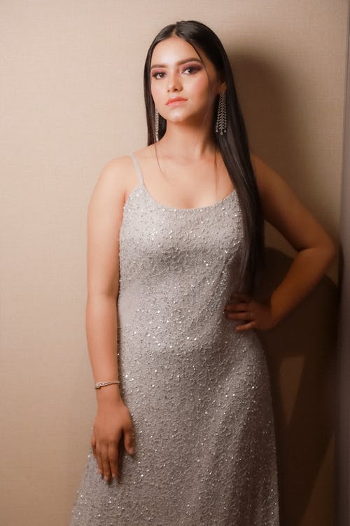 有关优雅, 垂直拍摄, 女人的免费素材图片