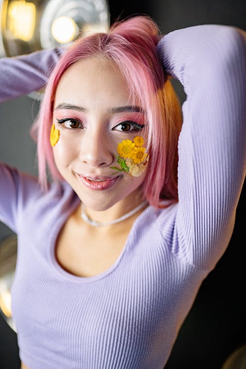 有关垂直拍摄, 女人, 微笑的免费素材图片