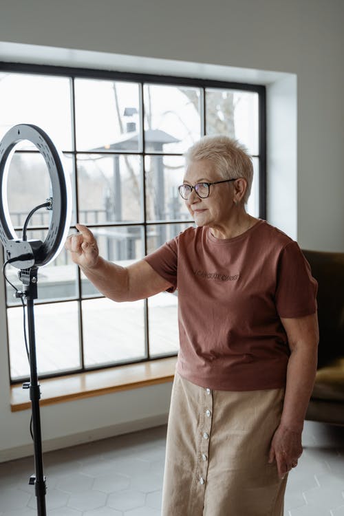 有关奶奶, 娱乐, 客厅的免费素材图片