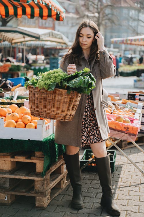 有关健康食品, 女人, 新鲜蔬菜的免费素材图片