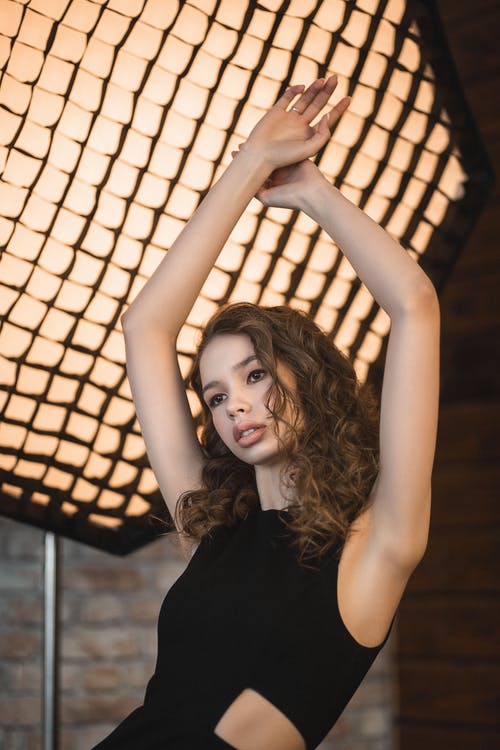 有关个性, 举起手臂, 信心的免费素材图片