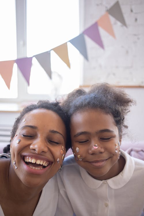 有关三角旗, 享受, 大笑的免费素材图片