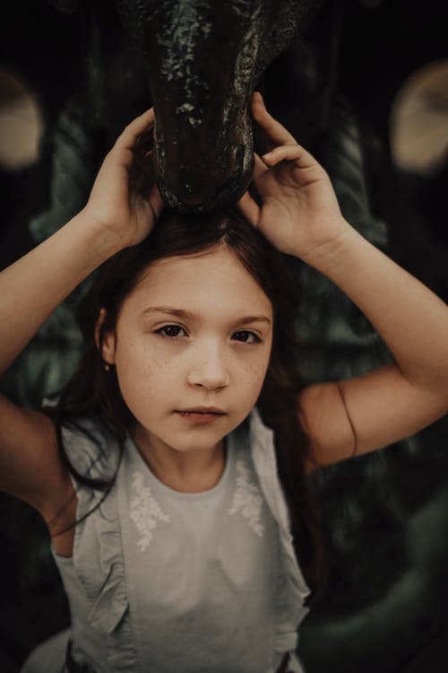 有关一瞥, 个性, 举手的免费素材图片