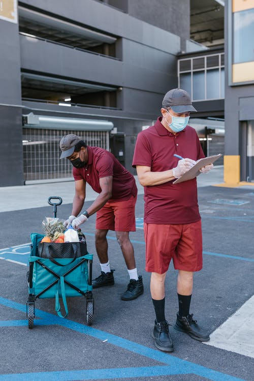 有关事业, 停车场, 制服的免费素材图片