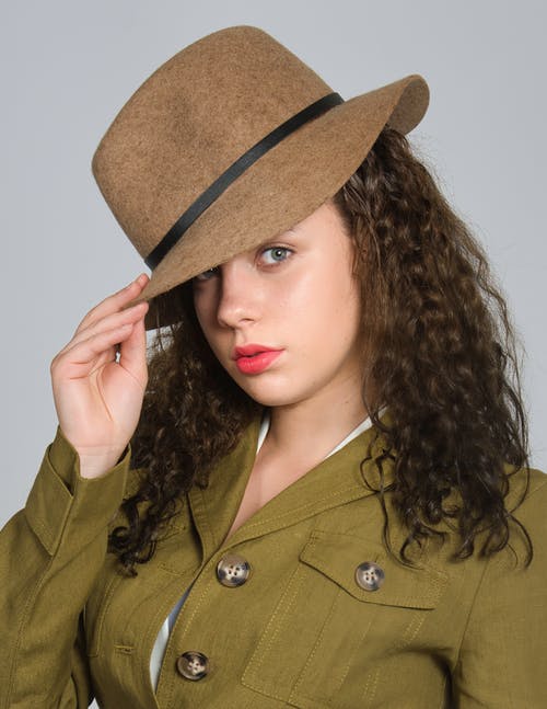 有关垂直拍摄, 女人, 工作室拍摄的免费素材图片