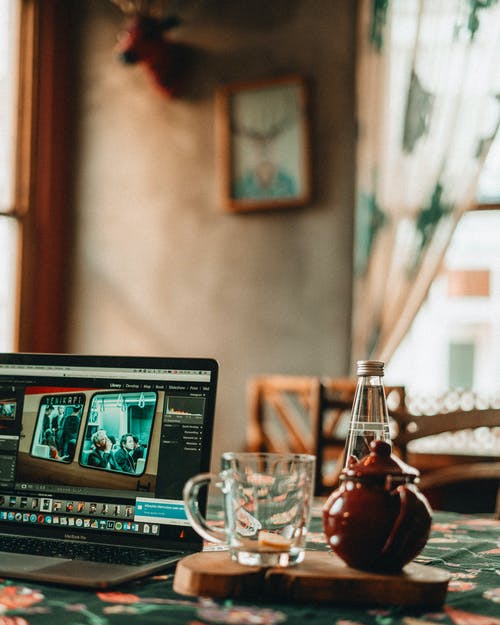 有关3C用品, 上菜, 下午茶时间的免费素材图片