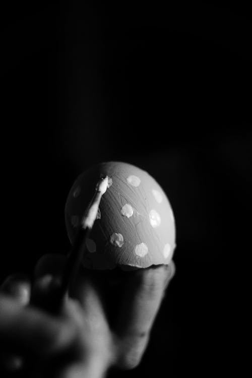 有关单色, 垂直拍摄, 复活节彩蛋的免费素材图片