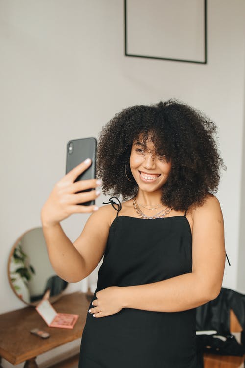 有关为聚会做准备, 女人, 室内的免费素材图片