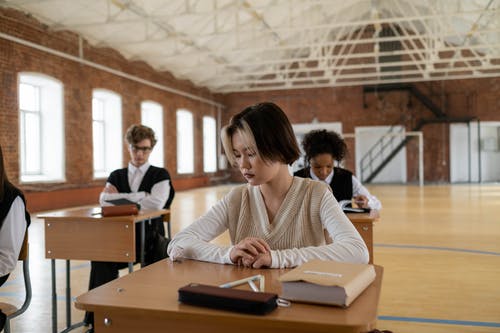 有关制服, 坐, 多样化的免费素材图片