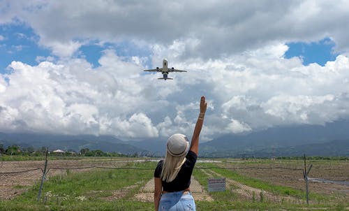 有关不露面, 举手, 举起手来的免费素材图片