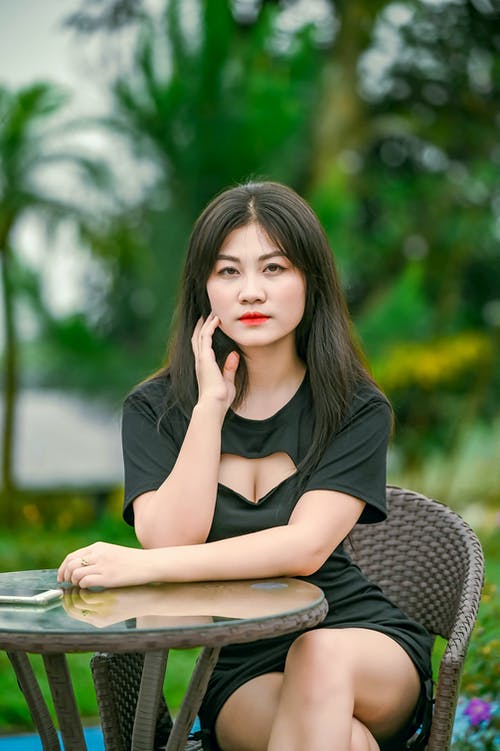 有关人, 坐, 垂直拍摄的免费素材图片