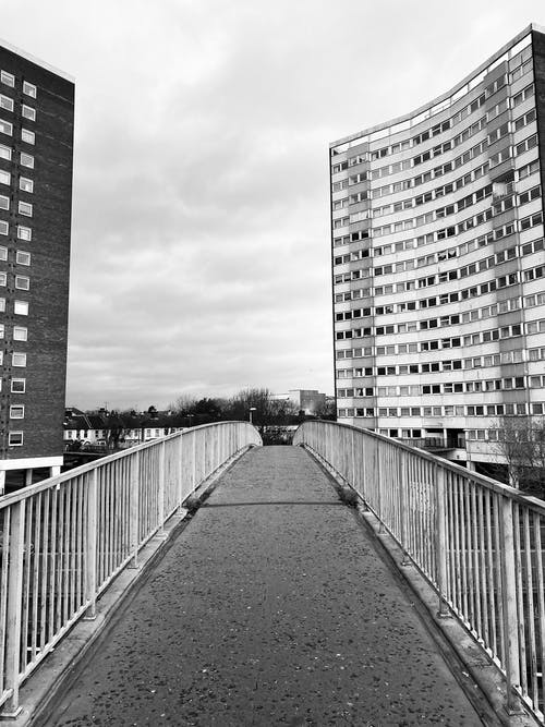 有关单色, 建筑外观, 灰度摄影的免费素材图片