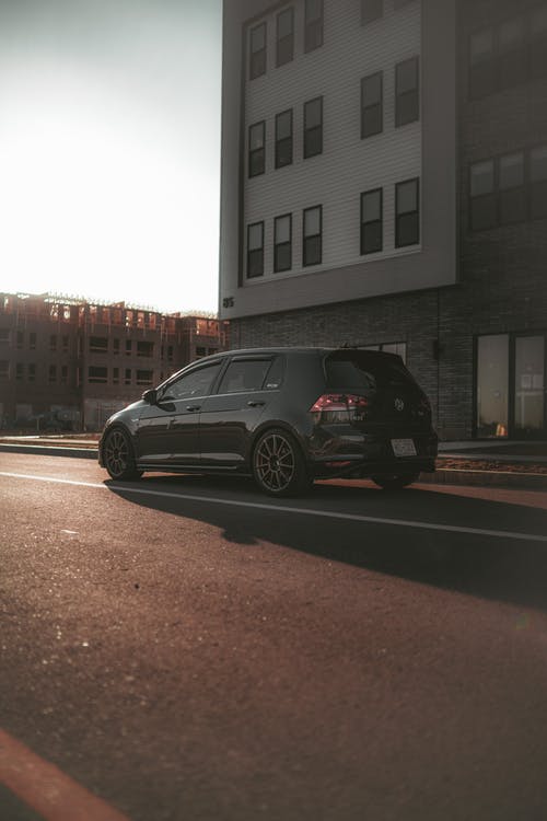 有关垂直拍摄, 掀背型汽车, 摩托车的免费素材图片