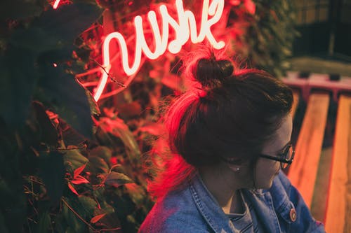 有关侧面图, 发髻, 女人的免费素材图片