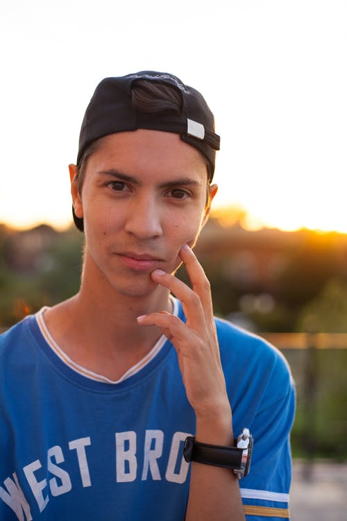 有关人, 垂直拍摄, 帽子的免费素材图片