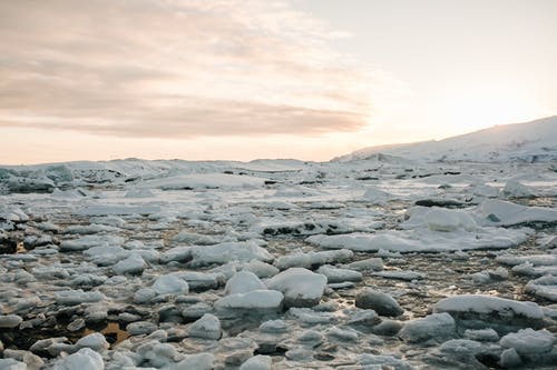 有关优美的风景, 冬季, 冰冻的河的免费素材图片