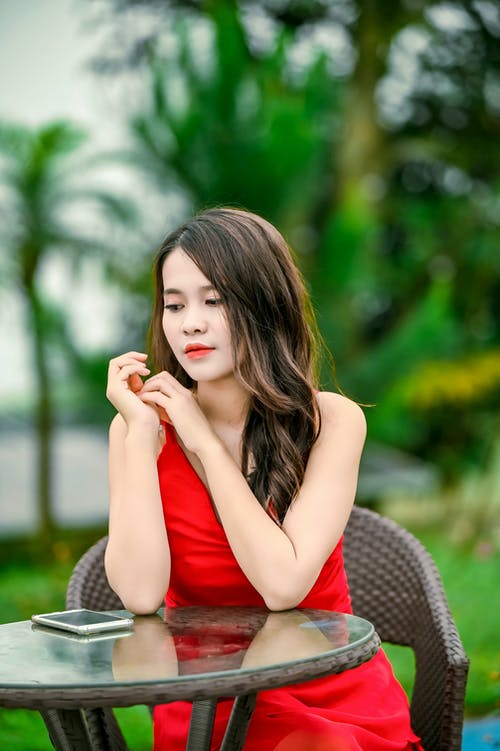 有关人, 双手合十, 垂直拍摄的免费素材图片