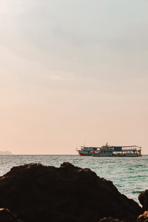 有关地平线, 垂直拍摄, 多云的的免费素材图片