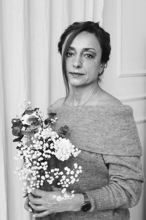 有关单色, 垂直拍摄, 女人的免费素材图片