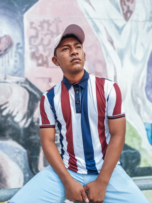 有关人, 坐, 垂直拍摄的免费素材图片