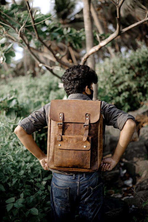 有关人, 垂直拍摄, 景深的免费素材图片