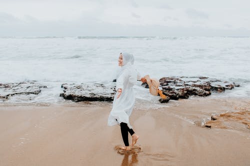 有关头巾, 女人, 户外的免费素材图片