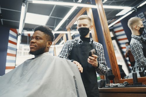 有关新常态, 梳洗, 流感大流行的免费素材图片