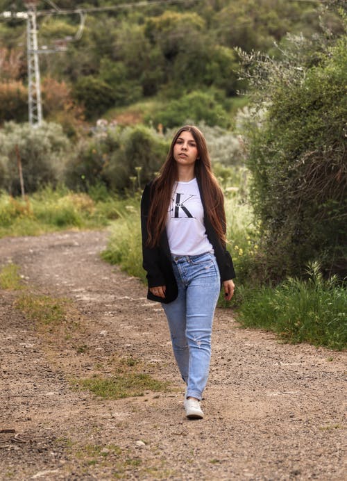 有关垂直拍摄, 女人, 年轻的免费素材图片