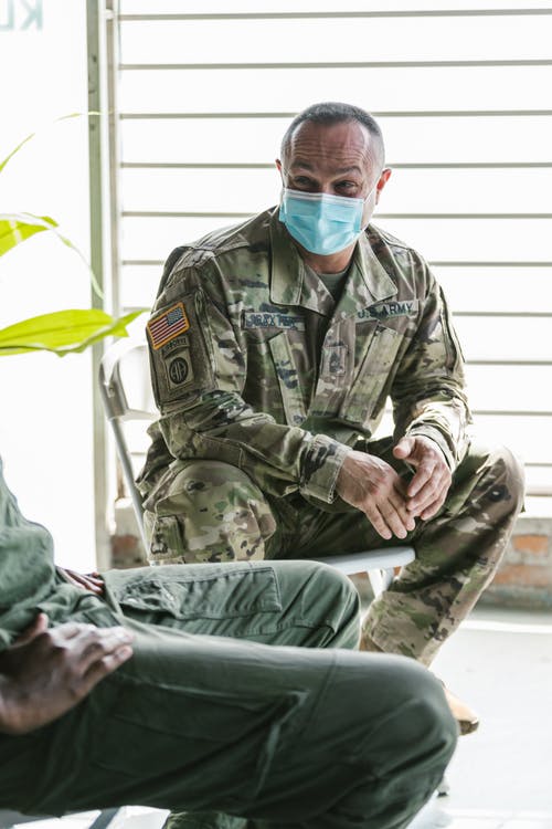 有关倾听, 坐, 士兵的免费素材图片