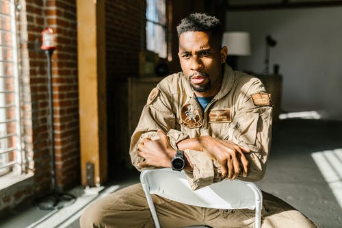 有关健康, 倾听, 创伤后应激障碍的免费素材图片