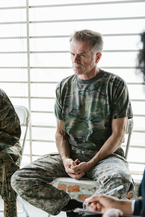 有关伪装, 倾听, 坐的免费素材图片