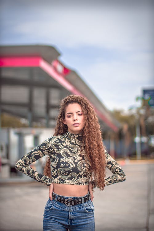 有关中空装, 垂直拍摄, 女人的免费素材图片