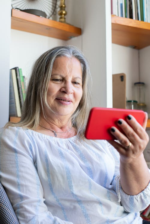 有关垂直拍摄, 女人, 握住的免费素材图片