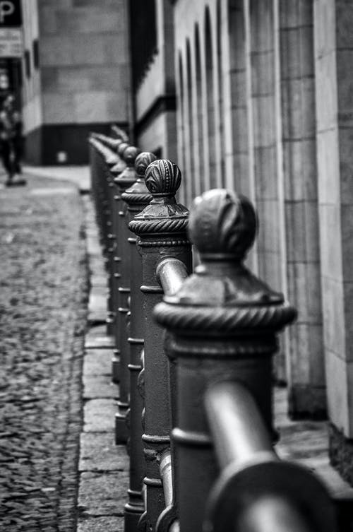 有关單色, 围栏, 垂直拍摄的免费素材图片