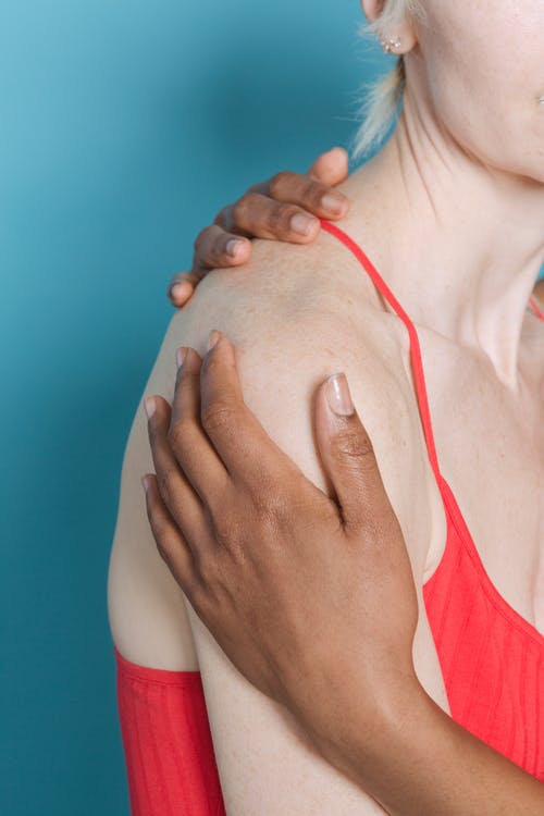 红色比基尼上衣的女人 · 免费素材图片