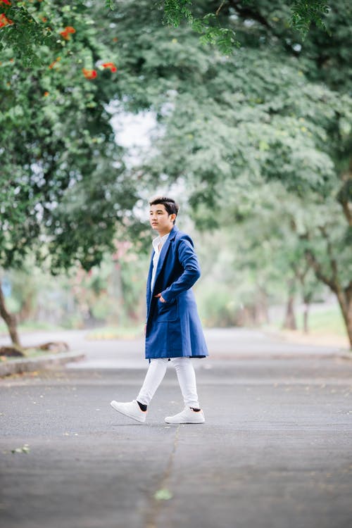 有关垂直拍摄, 摆姿势, 模特儿的免费素材图片