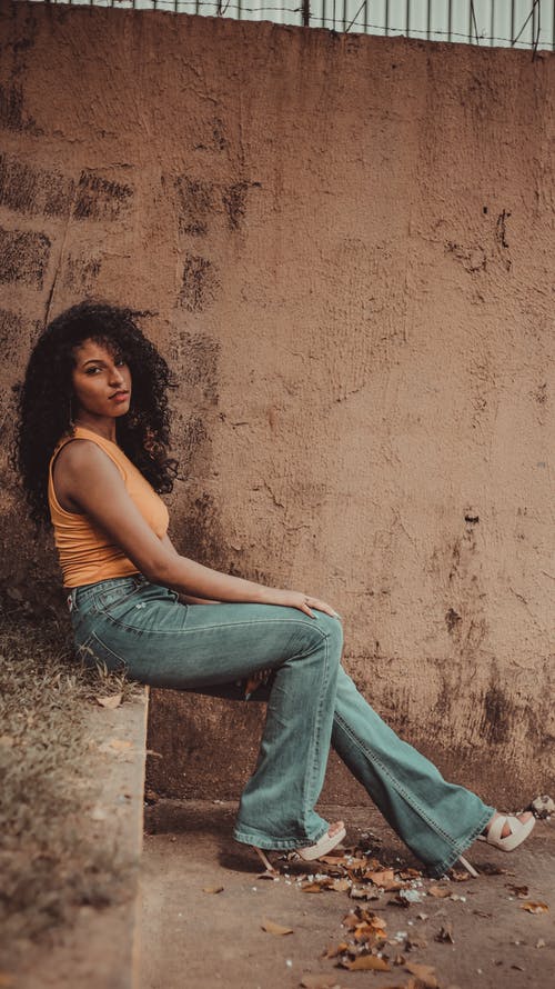 有关人, 休闲装, 坐的免费素材图片