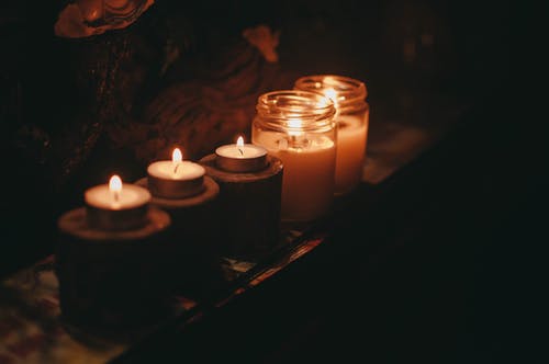 有关漆黑, 火焰, 点燃的蜡烛的免费素材图片