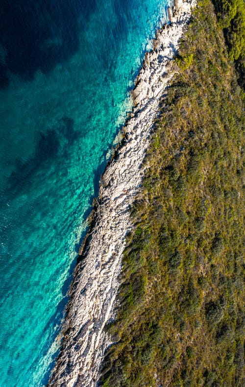 有关垂直拍摄, 岩石海岸, 岸边的免费素材图片
