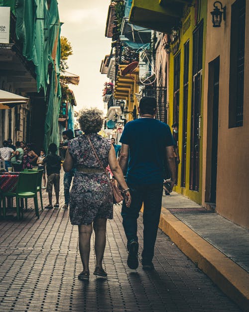 有关一对, 垂直拍摄, 城镇的免费素材图片