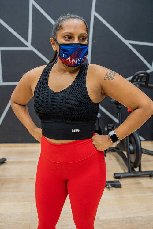 有关垂直拍摄, 身材适中, 运动服的免费素材图片