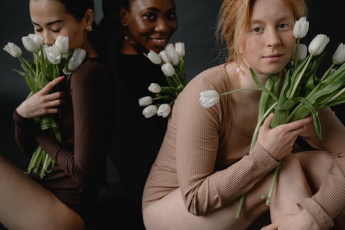 有关坐, 多样化, 女性的免费素材图片