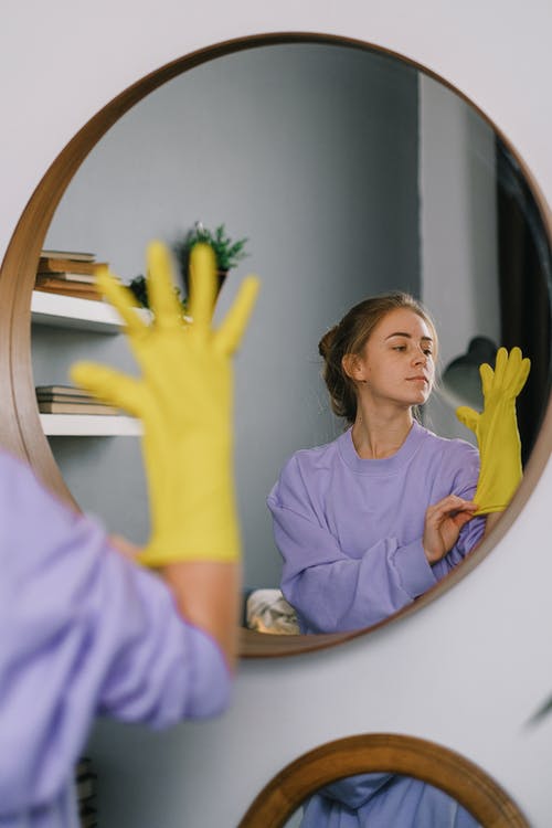 有关人, 垂直拍摄, 壁镜的免费素材图片