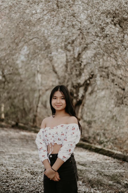 有关咖啡色头发的女人, 垂直拍摄, 女人的免费素材图片