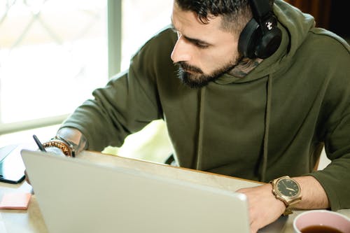 有关人, 在家工作, 坐的免费素材图片